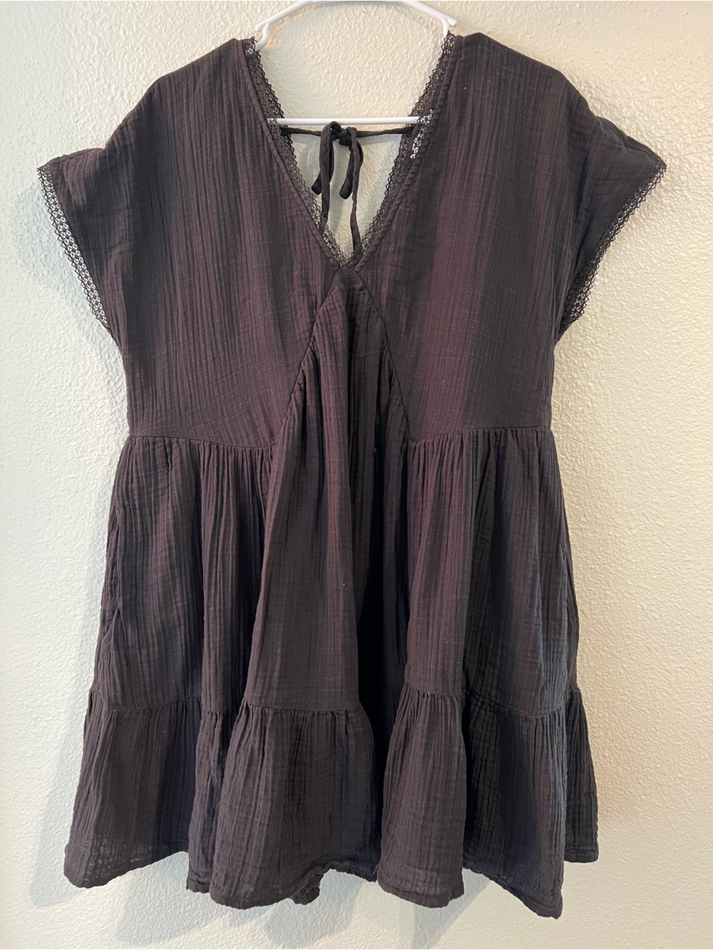 American Eagle Outfitters Black Short-Sleeve Tiered Tie-Back Dress
